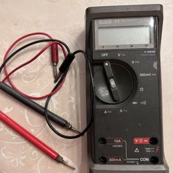 Fluke 77 Multimeter Not Working For Parts or Repair 