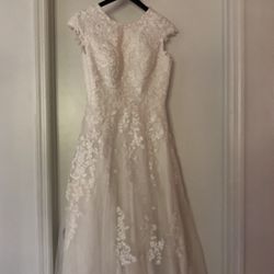Size 6/8 Wedding Dress