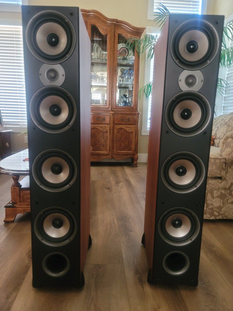 Polk Audio Towers  Series 2 In Mint Condition !