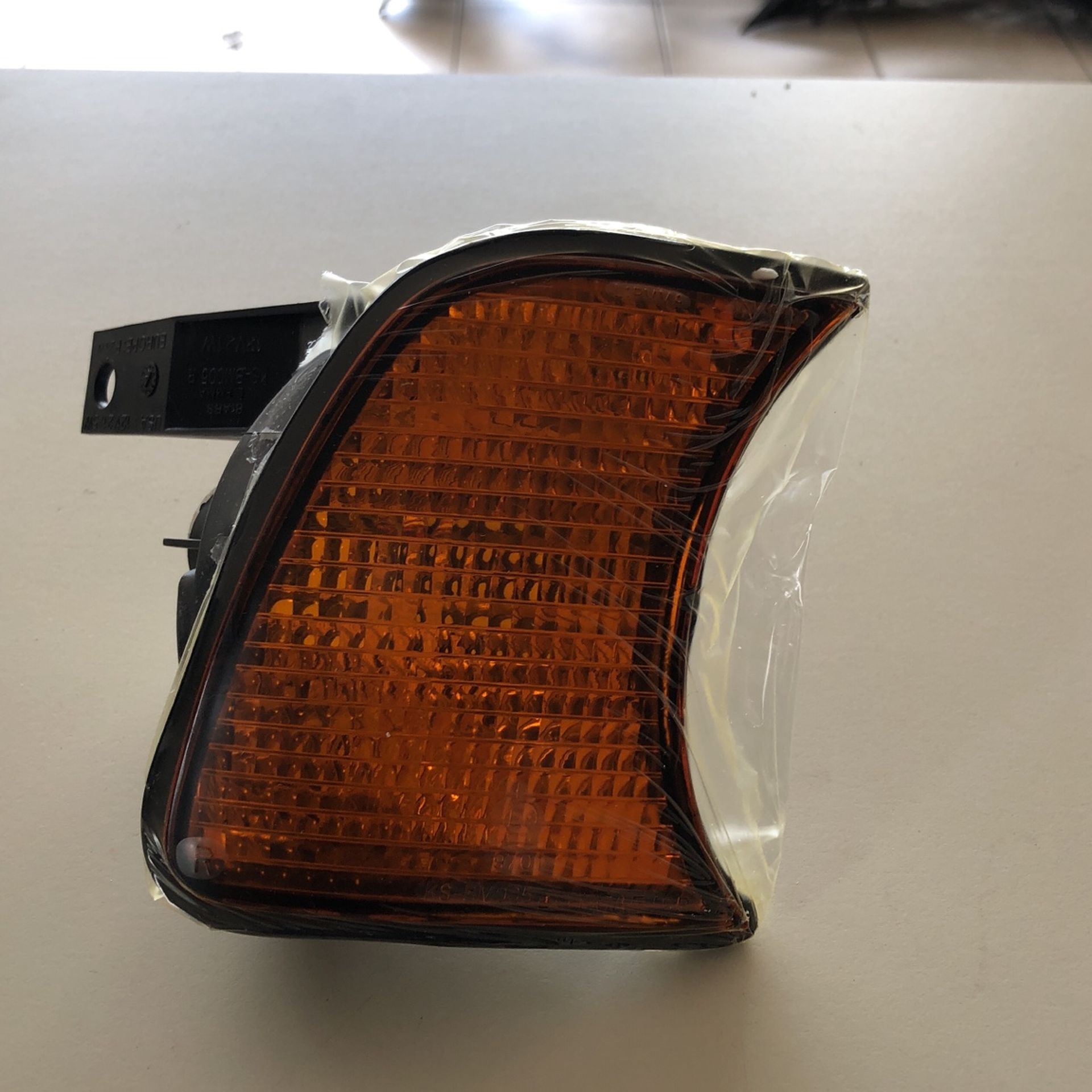 BMW E34/ M5/5 Series 1982 To 2003 Parking Signal Lamp Passenger Side Assembly #11