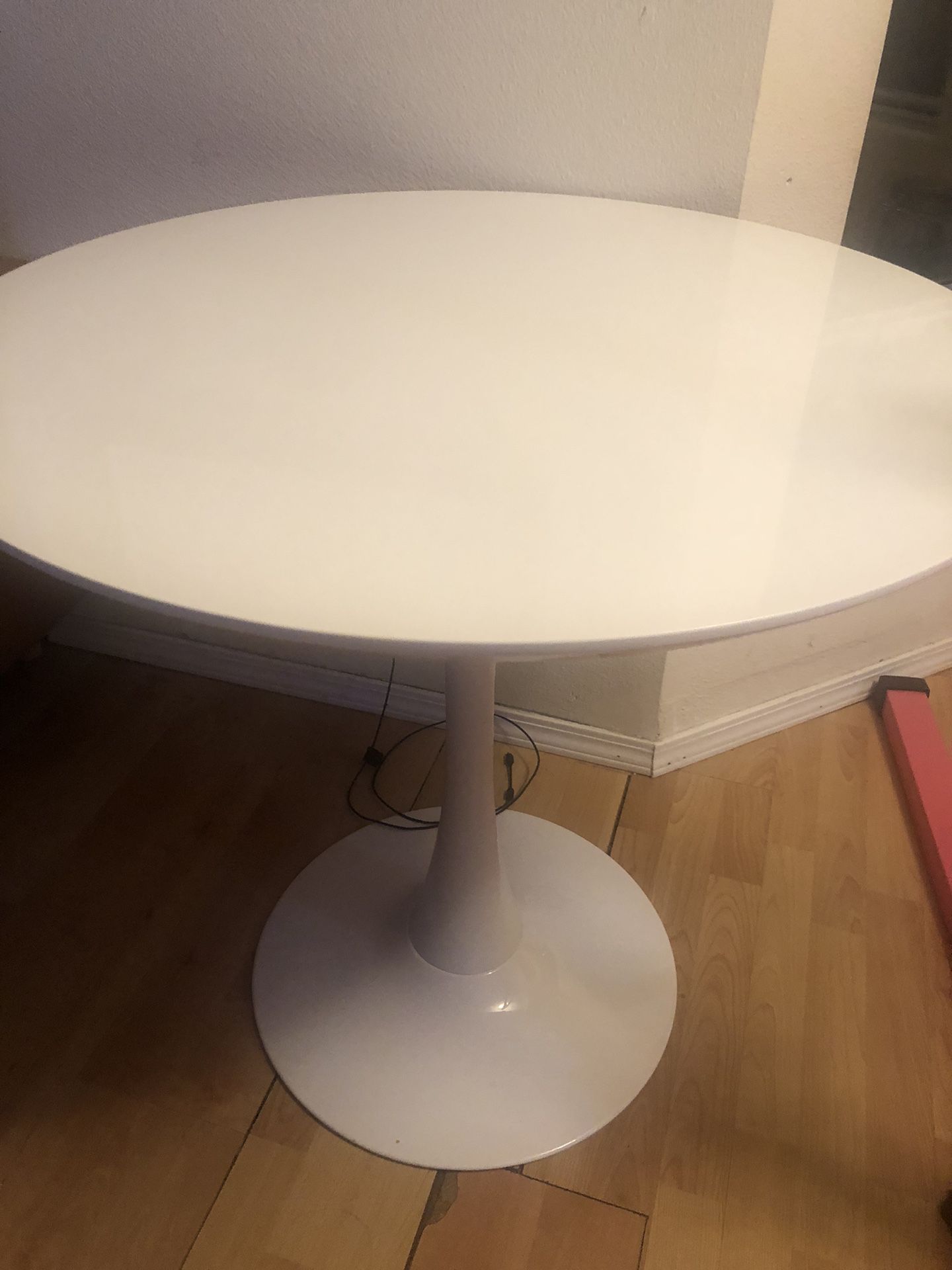Small Tulip White Dining Table And 2 Chairs