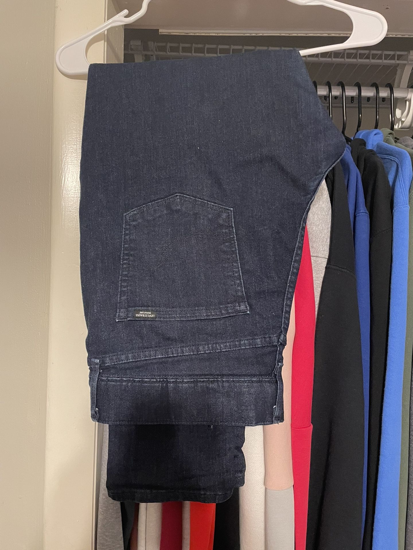 Women’s Levi Sz 14 - W32