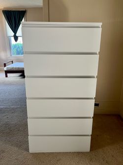 Modern white 6-drawer dresser with sliding drawers. Cl