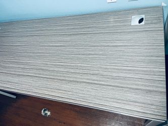 Desk tables