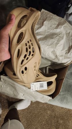Yeezy foam runner Ochre size 9