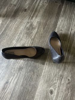 Black Signature Shoes Size 9
