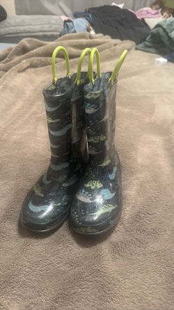 Raining shoes