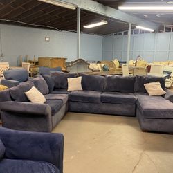 FREE delivery - X Large Clean Sectional U Couch Sofa set Looks great in person 