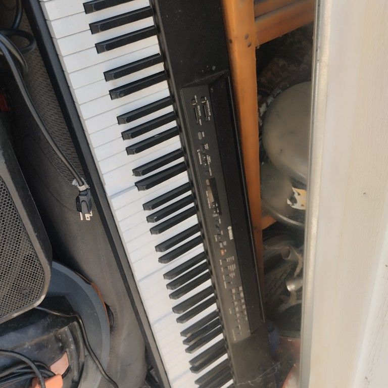 YAMAHA P80 Digital Electronic Piano Keyboard 88 key for Sale in