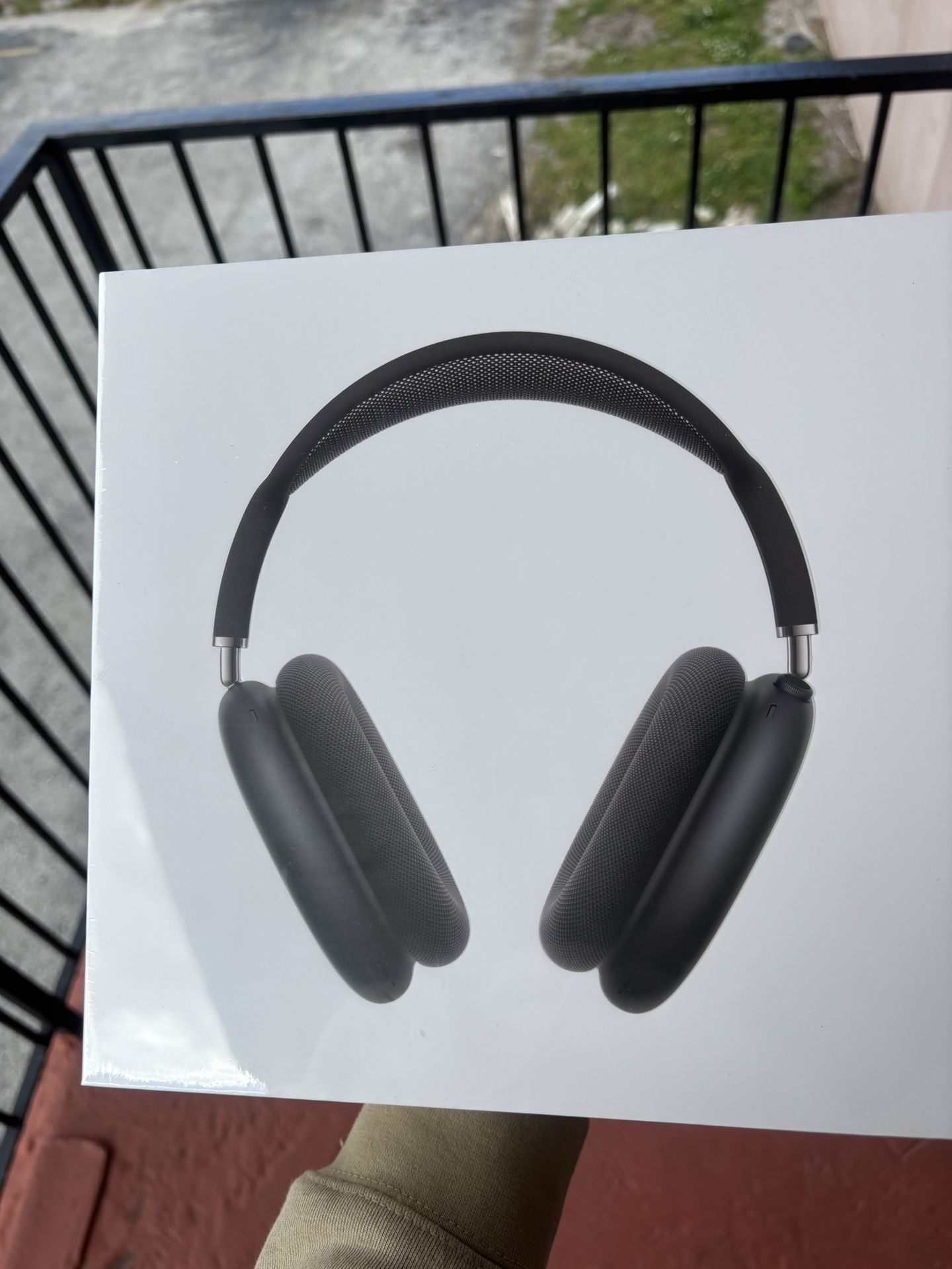 Apple AirPods Max Space Gray Headband Bluetooth MGYH3AM/A with Smart Case