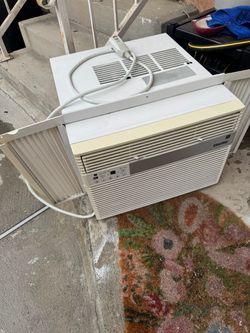 Danby 12,000 BTU Window Air Conditioner – Works Great