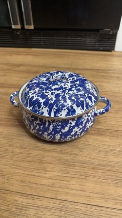 Golden Rabbit Swirl Dutch Oven