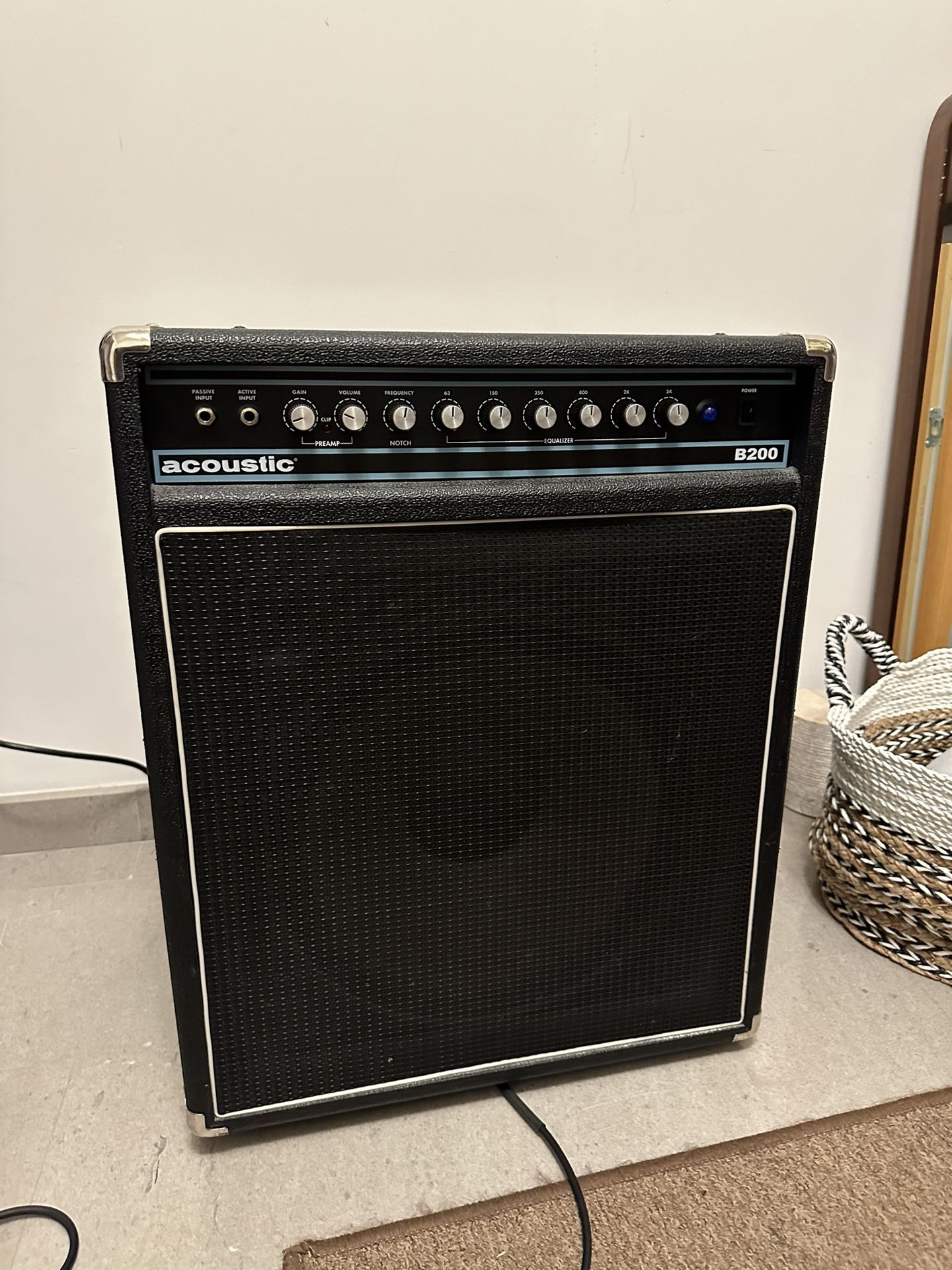 Acoustic B200 Bass Combo Amplifier