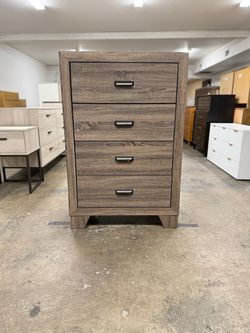Nice Tall 5 Drawer Dresser