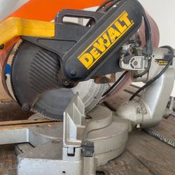 Dewalt Wood Saw 