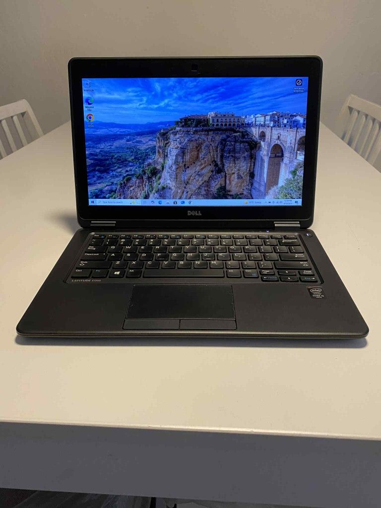 Dell Latitude E7250 Laptop 12.5-inch
Intel Core i5 2.30 GHz 
8GB RAM
240 GB SSD
Windows 10 Pro. Microsoft office is installed. Nothing wrong. **NO TRA