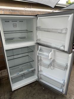 Refrigerator freezer midea like new