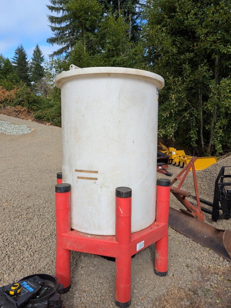330 Gallon Poly Tank with Stand 