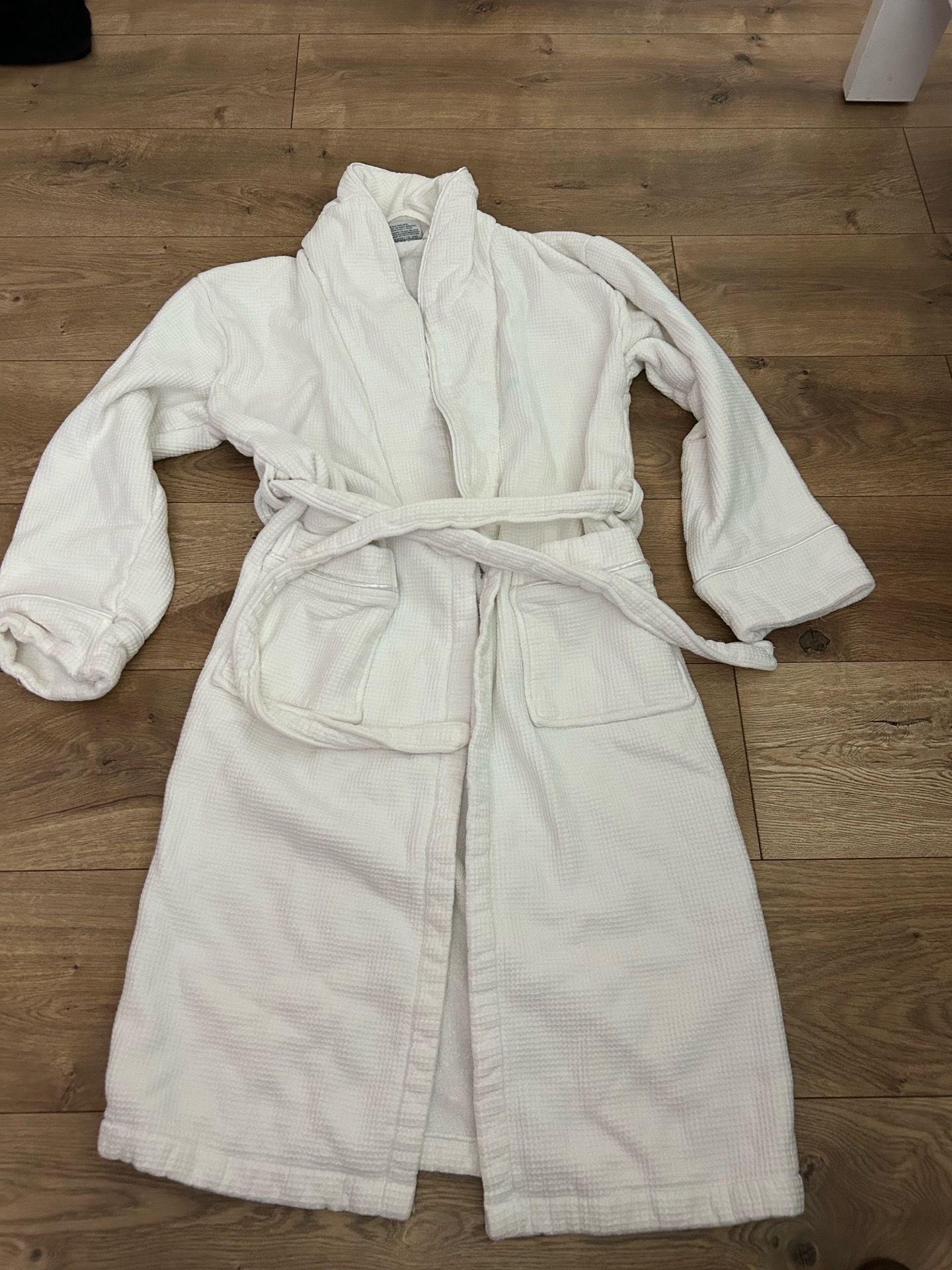 Linum Home Unisex size S/M 100 % Cotton Bathrobe