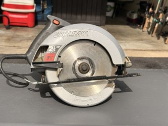 Skilsaw 7-1/4” Circular Saw – Heavy Duty – Works Great