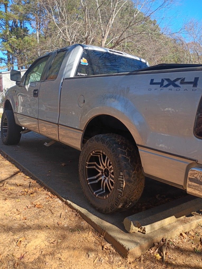 2005 Ford F150 // Runs Needs Tune Up