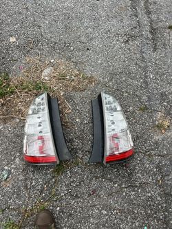 08 Toyota Prius Tail Lights