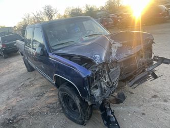 WE SELL PARTS 1999 SILVERADO 2500