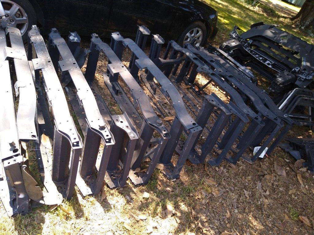 Chevy , Tahoe, suburban, Yukon ,GMC Radiator supports