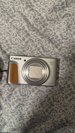 Canon SX740 HS digital camera