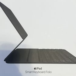 iPad Smart Keyboard Folio 