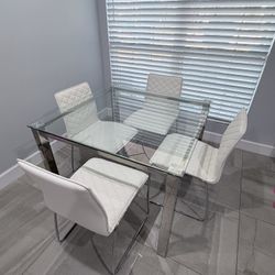 Skyline White Square Dinning Table & Chairs 