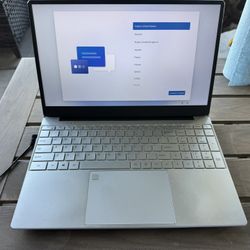SANPTENT 15.6” Laptop Great Condition. Lightly Used