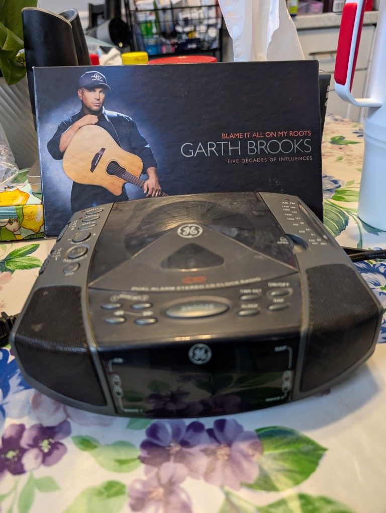 Garth Brooks 8 Cd Collection With Cd Player Radio Alarm Clock