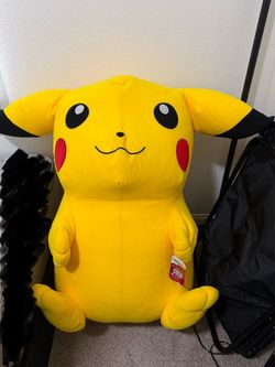 GIANT PIKACHU