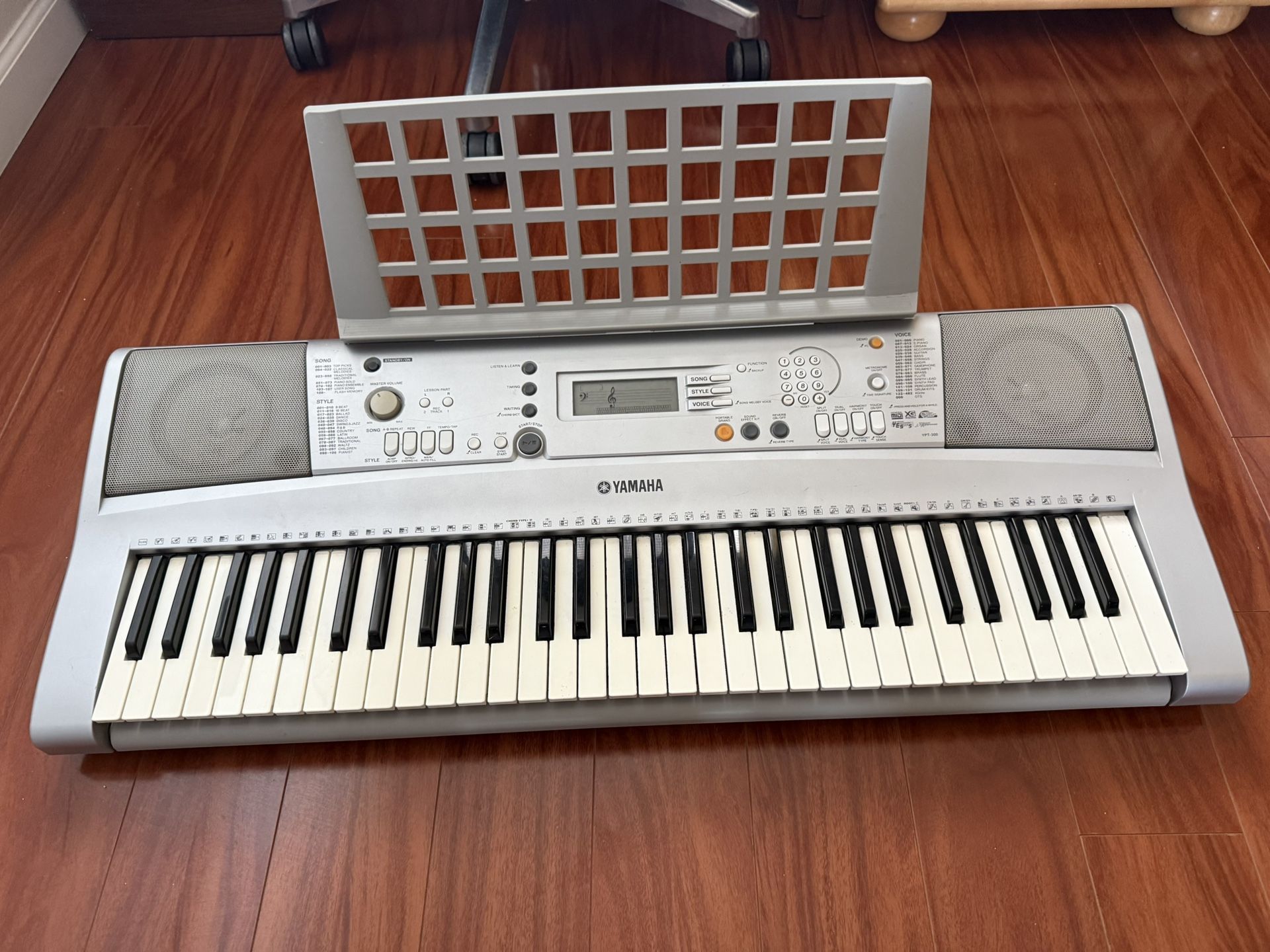 Yamaha YPT-300 61 Keys Electric Keyboard With Stand