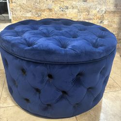 NAVY BLUE PREMIUM OTTOMAN . BIG PLUSH MUST PICK UP 80$