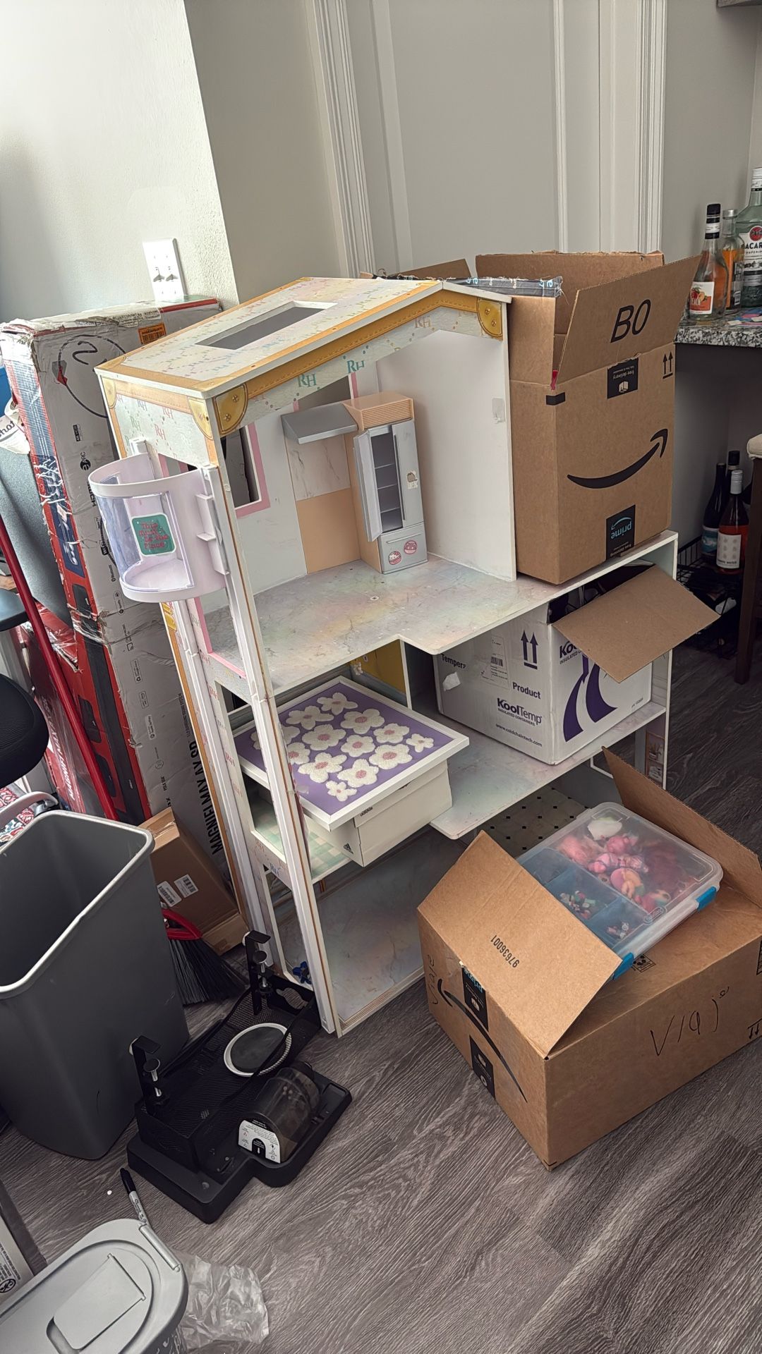 Doll House Lots Of Furniture And Toys