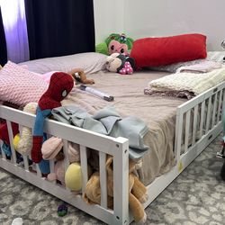 Floor bed queen