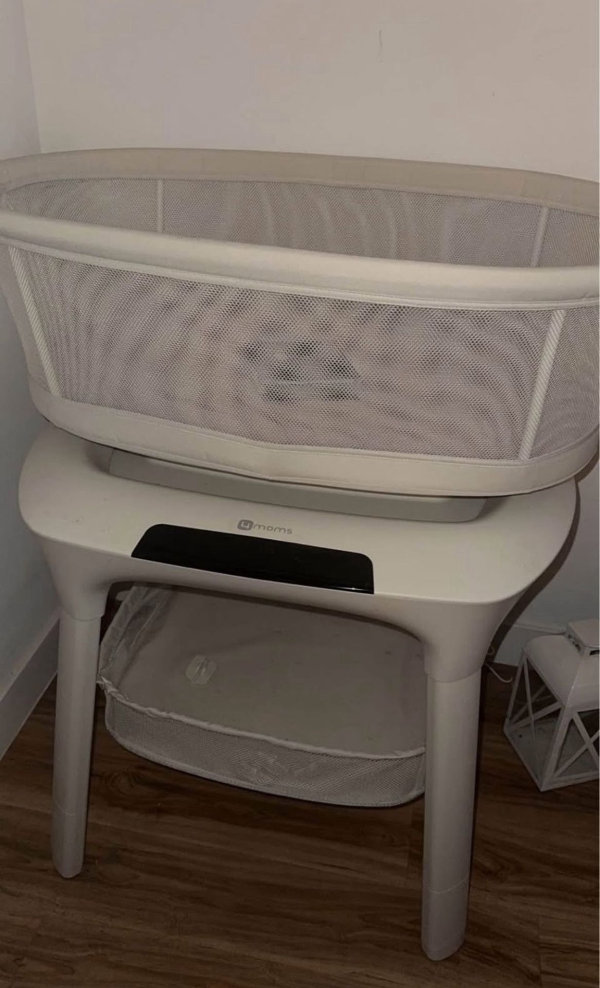 4moms mamaroo bassinet w/ basket attachment