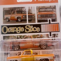 M2 GMC Sierra Grande 1:64