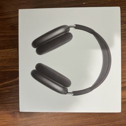 AirPods Max With Smart Case