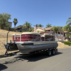 2017 Pontoon 