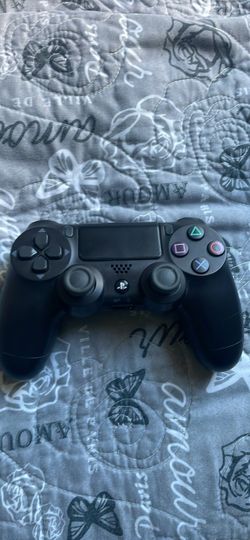 PS4 controller