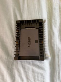 Samsung Solid State Drive with 3.5" Bracket