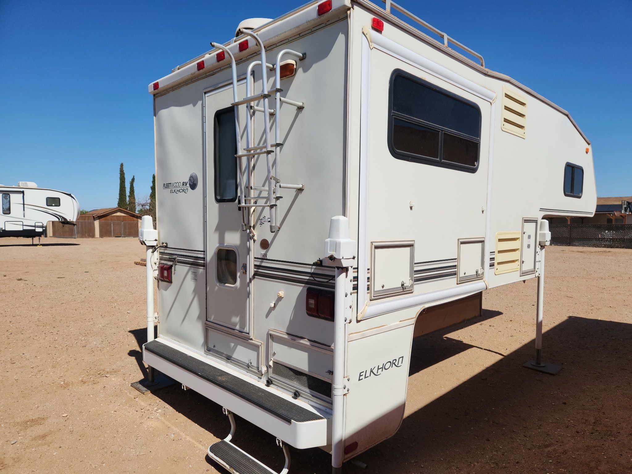 2000 Fleetwood Elkhorn 9U