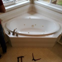 Jacuzzi Jetted Tub Like New 42x72
