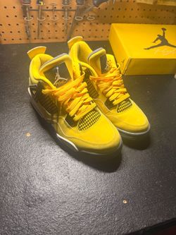 Air Jordan 4 Lightning Yellow Sneakers,,size 7.5