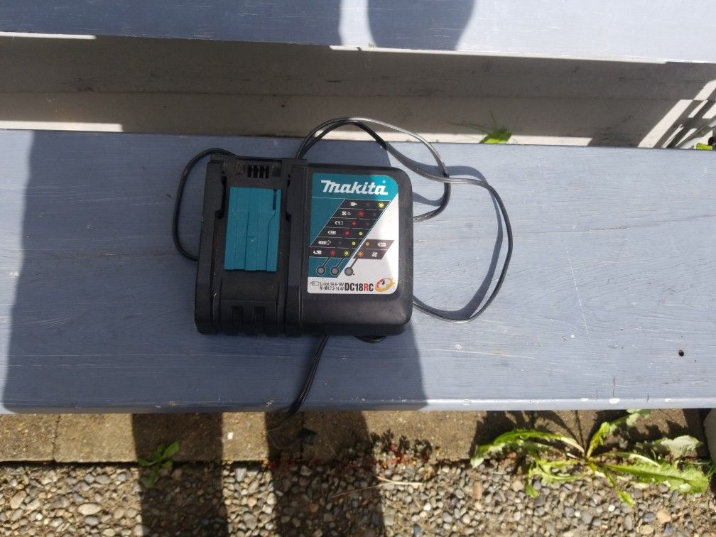  Makita Charger