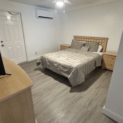 4-Piece Modern Blonde Wood Full Bedroom Set - Bed Frame, 2 Nightstands & Large Dresser