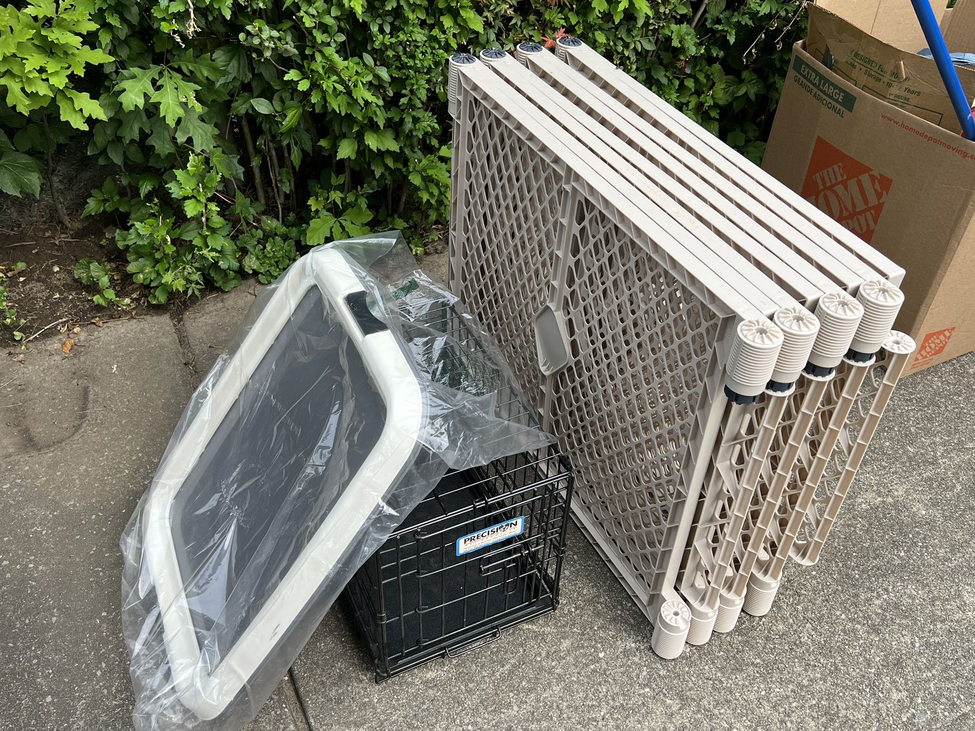 Pet Crate, Fence, Wee Wee Pad MUST GO!!
